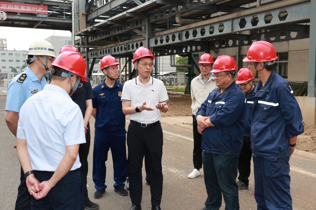 市委常委、常務(wù)副市長張韶峰檢查節(jié)日期間化工企業(yè)安全生產(chǎn)工作